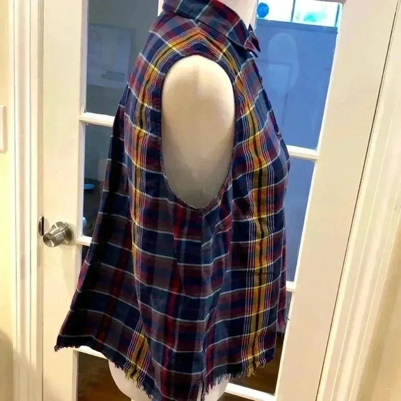 Madewell sleeveless button down plaid shirt with frayed hem.  Size S - Picture 4 of 9